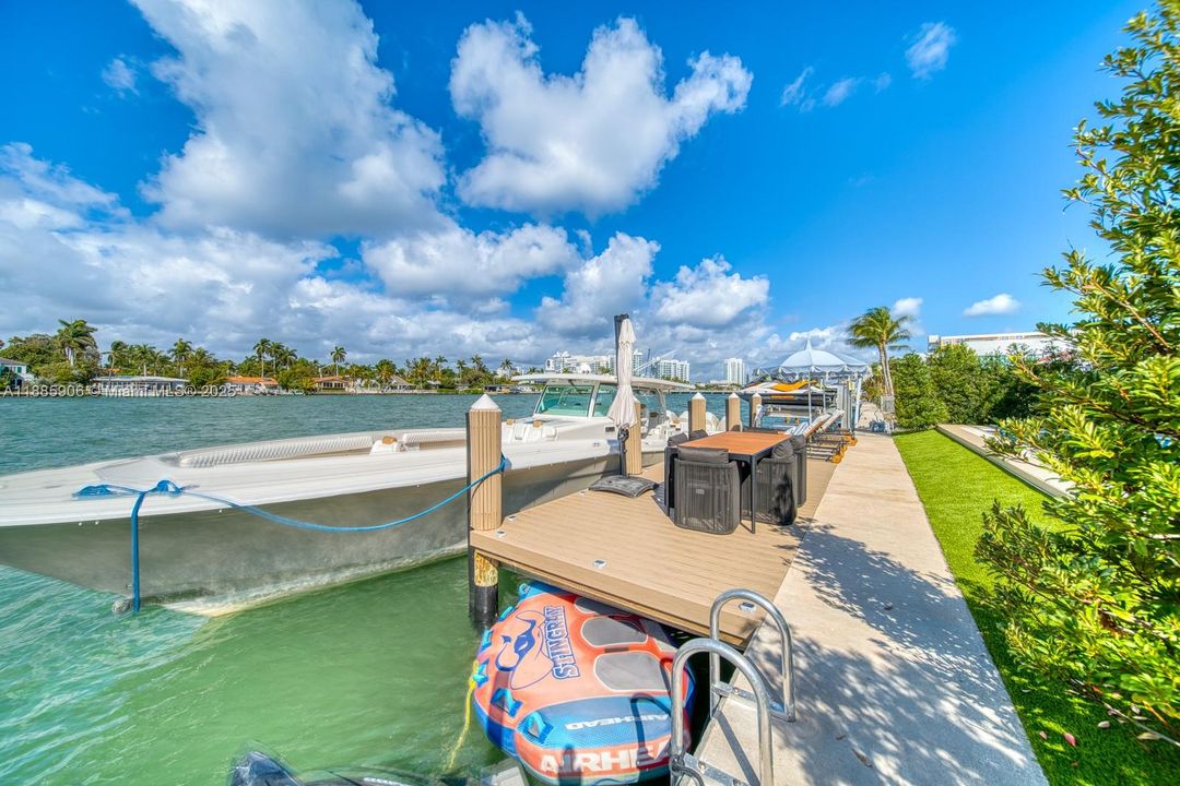 Недавно продано: $13,499,000 (6 спален, 6 ванн, 4703 Квадратных фут)