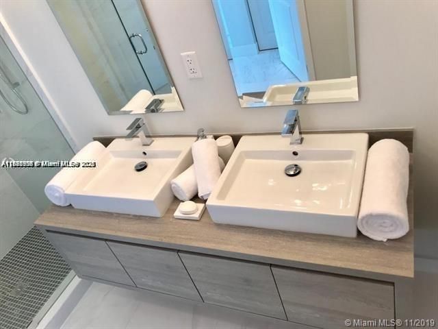 For Sale: $890,000 (2 beds, 3 baths, 1314 Square Feet)