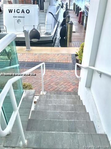 For Sale: $890,000 (2 beds, 3 baths, 1314 Square Feet)