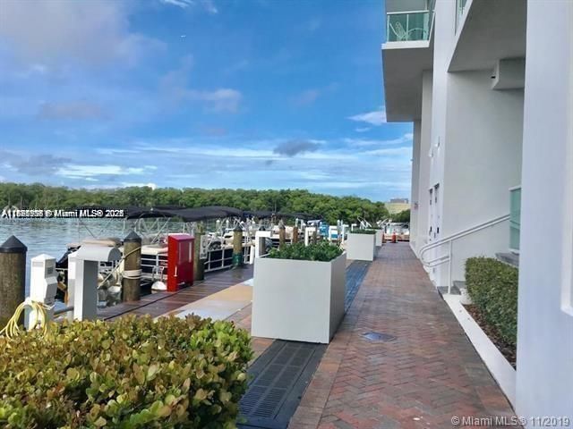 For Sale: $890,000 (2 beds, 3 baths, 1314 Square Feet)