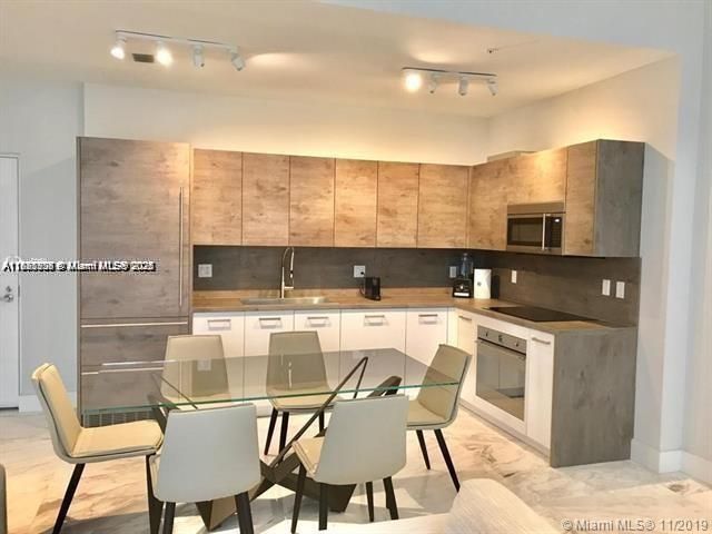 For Sale: $890,000 (2 beds, 3 baths, 1314 Square Feet)