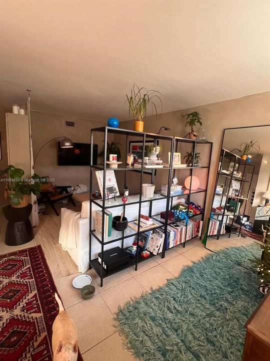 For Sale: $360,000 (1 beds, 1 baths, 626 Square Feet)