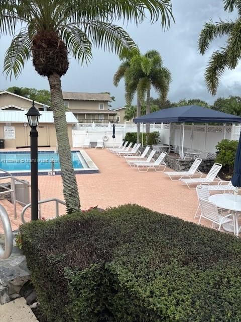 Activo con contrato: $2,500 (2 camas, 2 baños, 1230 Pies cuadrados)