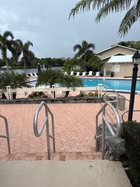 Activo con contrato: $2,500 (2 camas, 2 baños, 1230 Pies cuadrados)