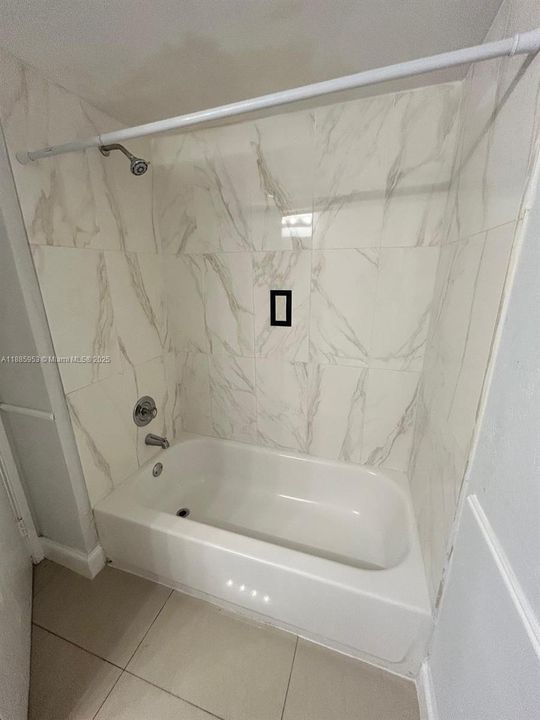 Active With Contract: $208,500 (2 beds, 2 baths, 910 Square Feet)