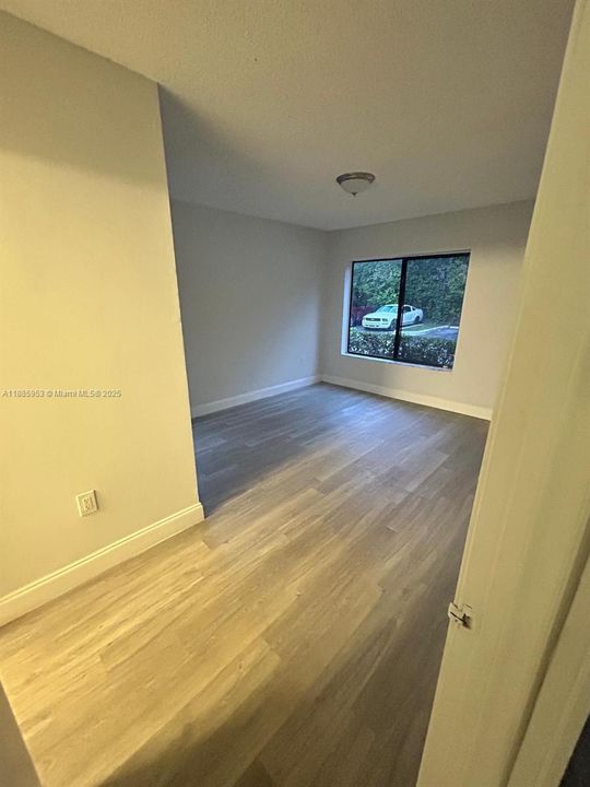 Active With Contract: $208,500 (2 beds, 2 baths, 910 Square Feet)