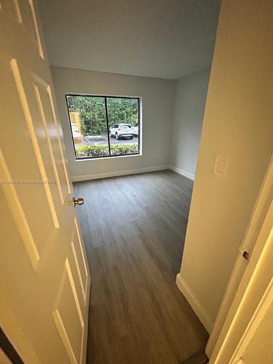 Active With Contract: $208,500 (2 beds, 2 baths, 910 Square Feet)