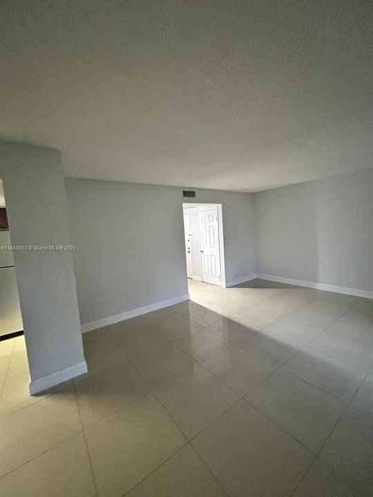 Active With Contract: $208,500 (2 beds, 2 baths, 910 Square Feet)