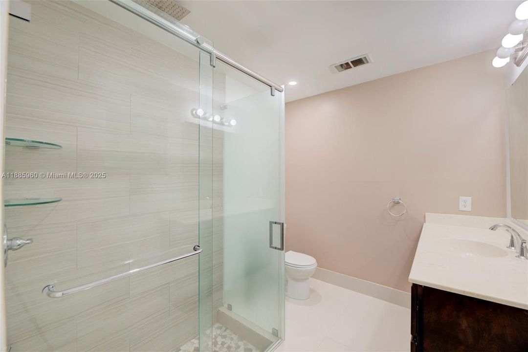 Под контрактом: $440,000 (3 спален, 2 ванн, 2425 Квадратных фут)