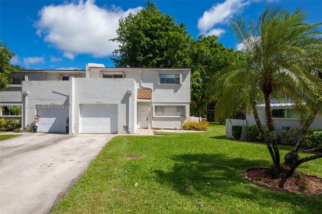 Под контрактом: $440,000 (3 спален, 2 ванн, 2425 Квадратных фут)