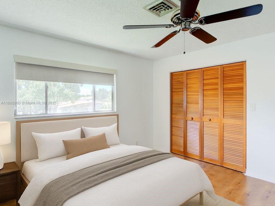 Под контрактом: $440,000 (3 спален, 2 ванн, 2425 Квадратных фут)