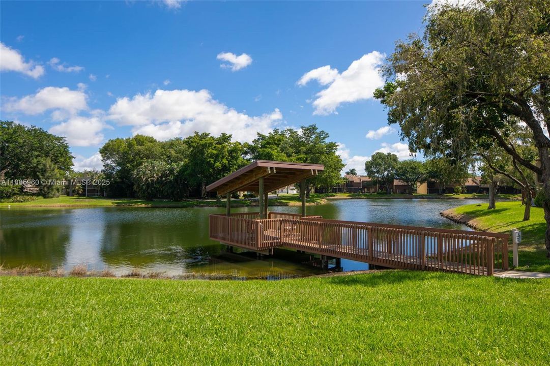 Под контрактом: $440,000 (3 спален, 2 ванн, 2425 Квадратных фут)