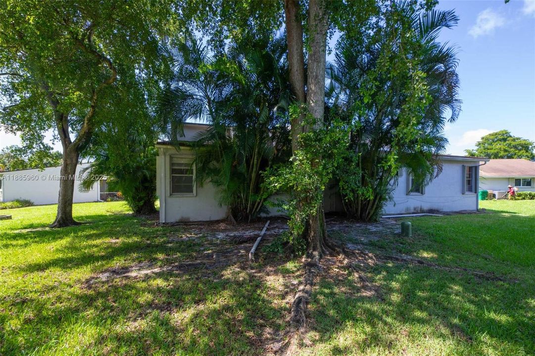 Под контрактом: $440,000 (3 спален, 2 ванн, 2425 Квадратных фут)