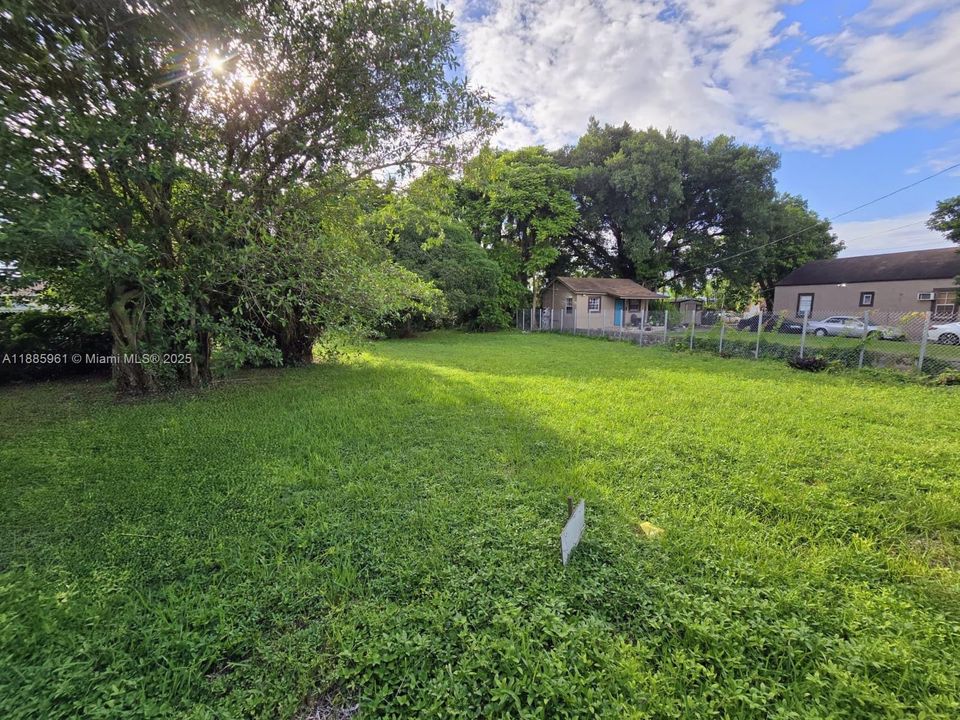 待售: $325,000 (0.12 acres)