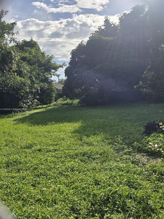 待售: $325,000 (0.12 acres)