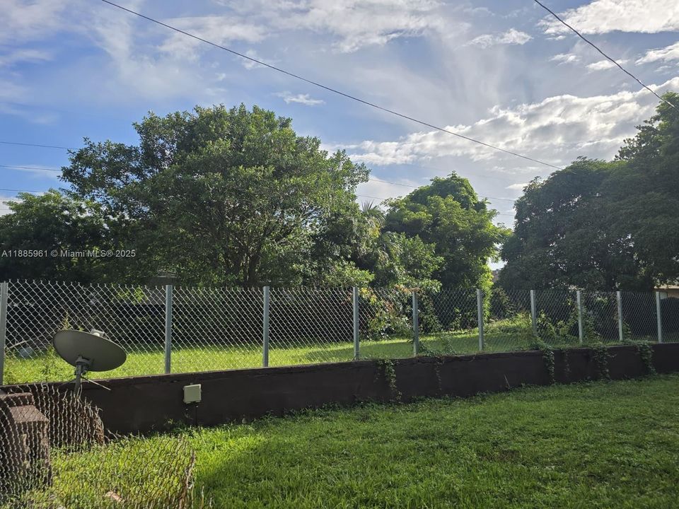 待售: $325,000 (0.12 acres)