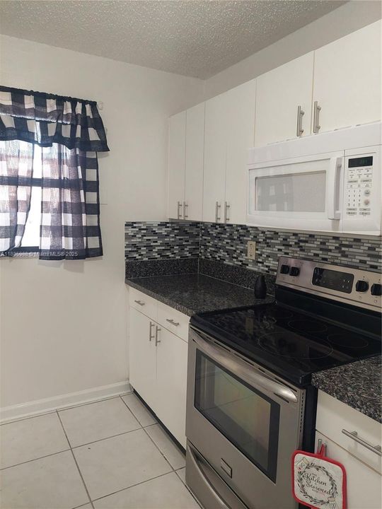 最近售出: $249,900 (3 贝兹, 2 浴室, 1266 平方英尺)