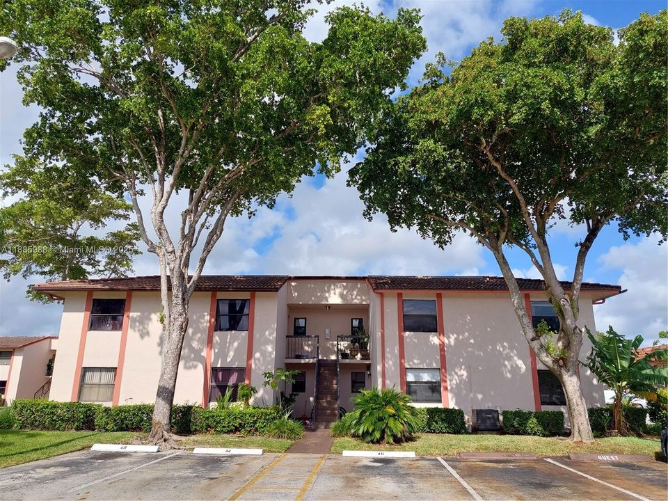 最近售出: $249,900 (3 贝兹, 2 浴室, 1266 平方英尺)