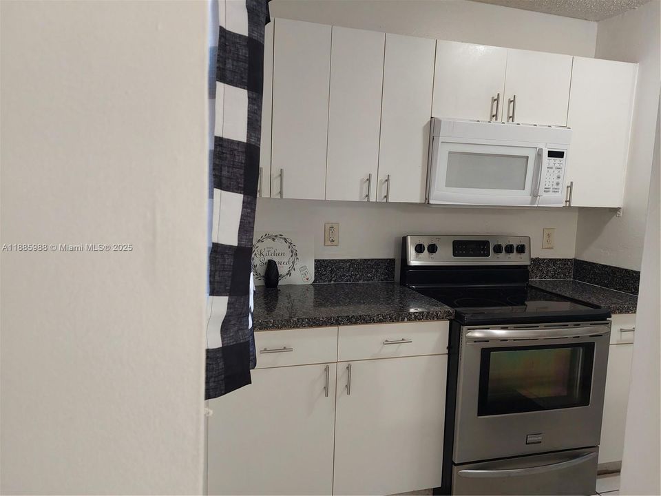 最近售出: $249,900 (3 贝兹, 2 浴室, 1266 平方英尺)