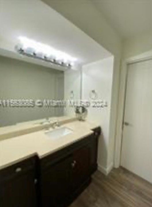 合同活跃: $3,100 (3 贝兹, 2 浴室, 1632 平方英尺)