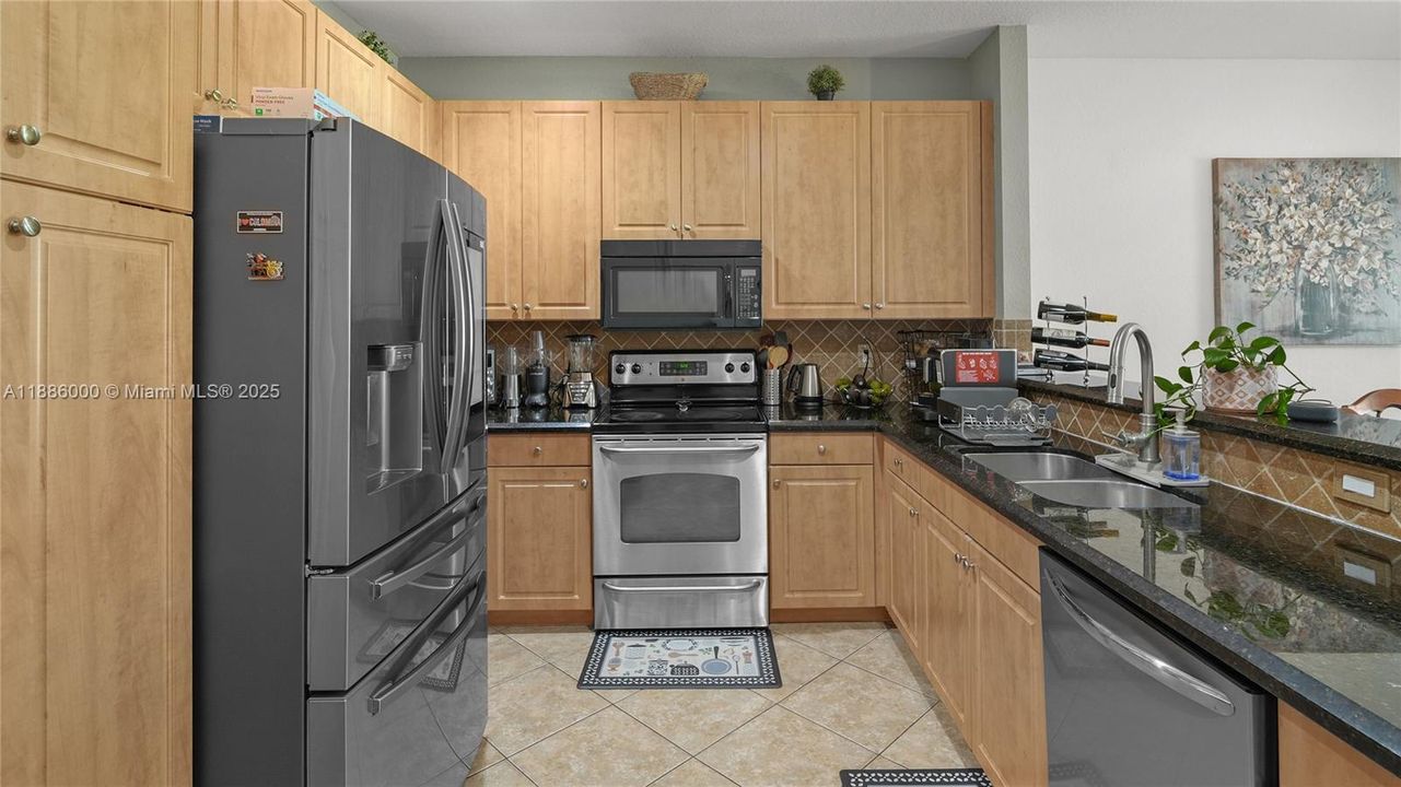 На продажу: $450,000 (2 спален, 2 ванн, 1600 Квадратных фут)