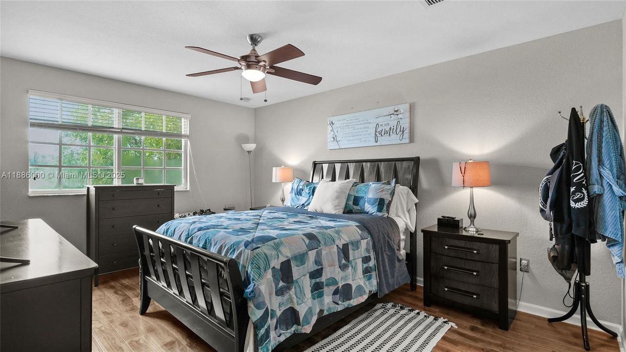 На продажу: $450,000 (2 спален, 2 ванн, 1600 Квадратных фут)