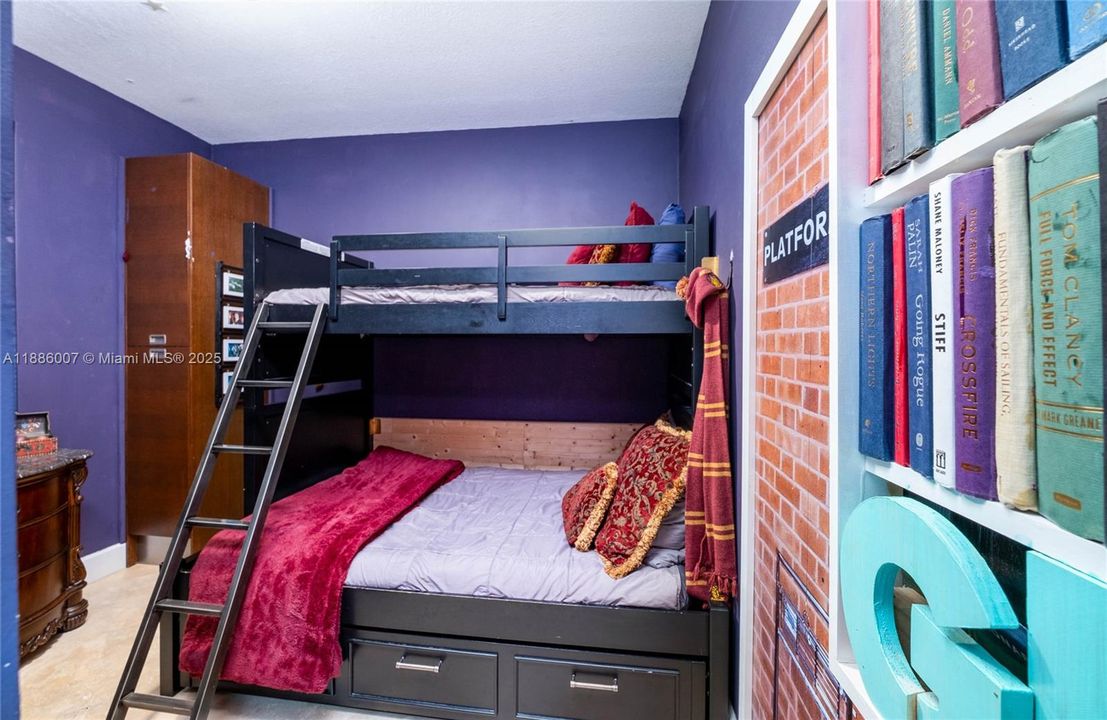 For Sale: $1,800,000 (3 beds, 2 baths, 1876 Square Feet)