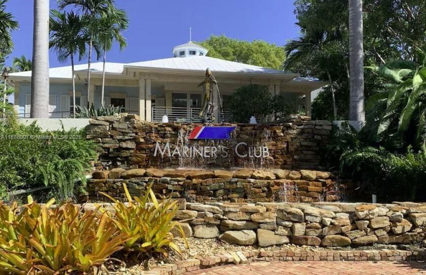 For Sale: $1,800,000 (3 beds, 2 baths, 1876 Square Feet)