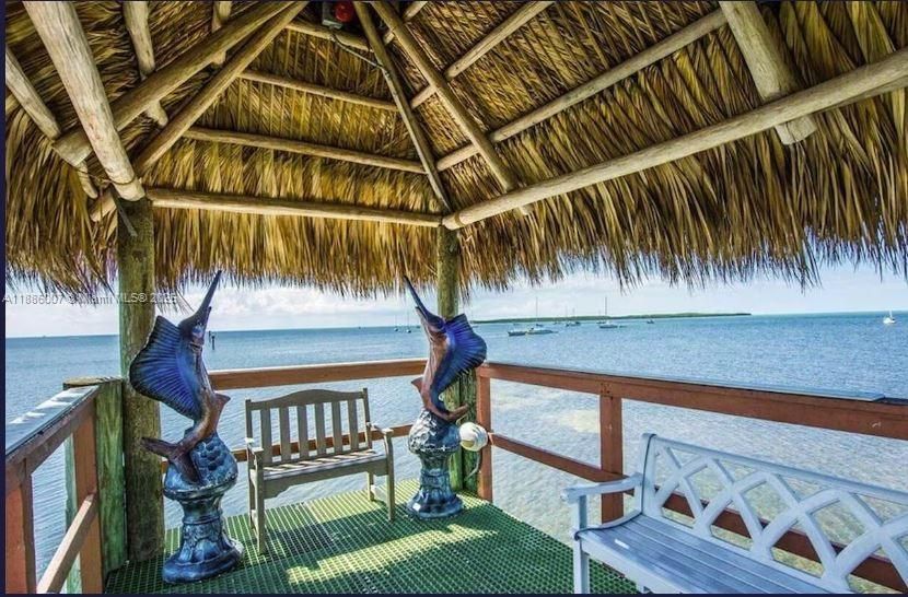 For Sale: $1,800,000 (3 beds, 2 baths, 1876 Square Feet)