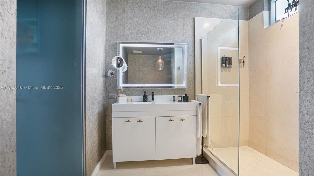 Vendido Recientemente: $1,150,000 (2 camas, 2 baños, 1815 Pies cuadrados)