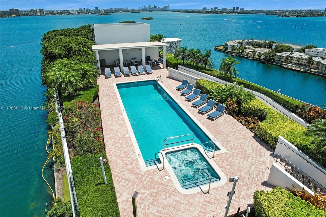 Vendido Recientemente: $1,150,000 (2 camas, 2 baños, 1815 Pies cuadrados)