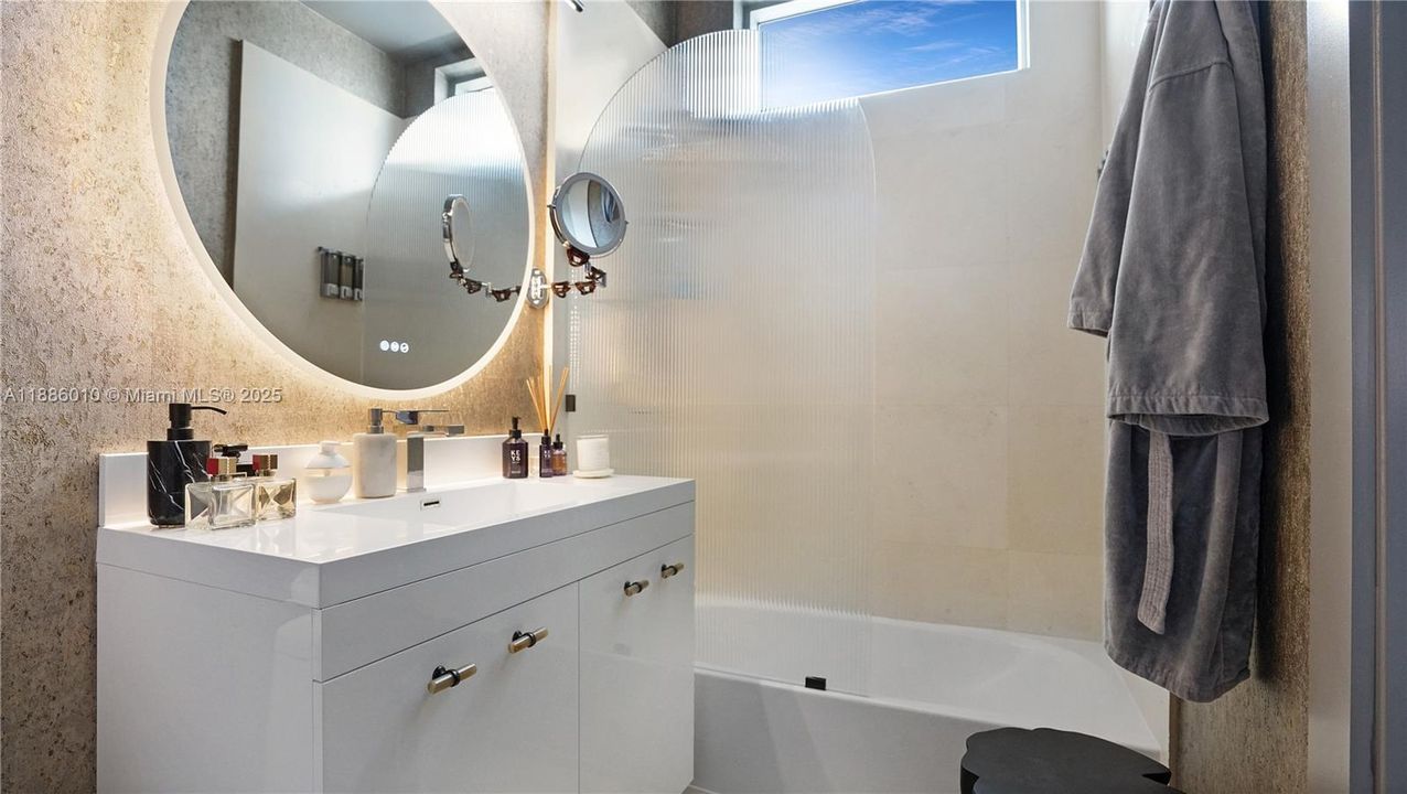 Vendido Recientemente: $1,150,000 (2 camas, 2 baños, 1815 Pies cuadrados)