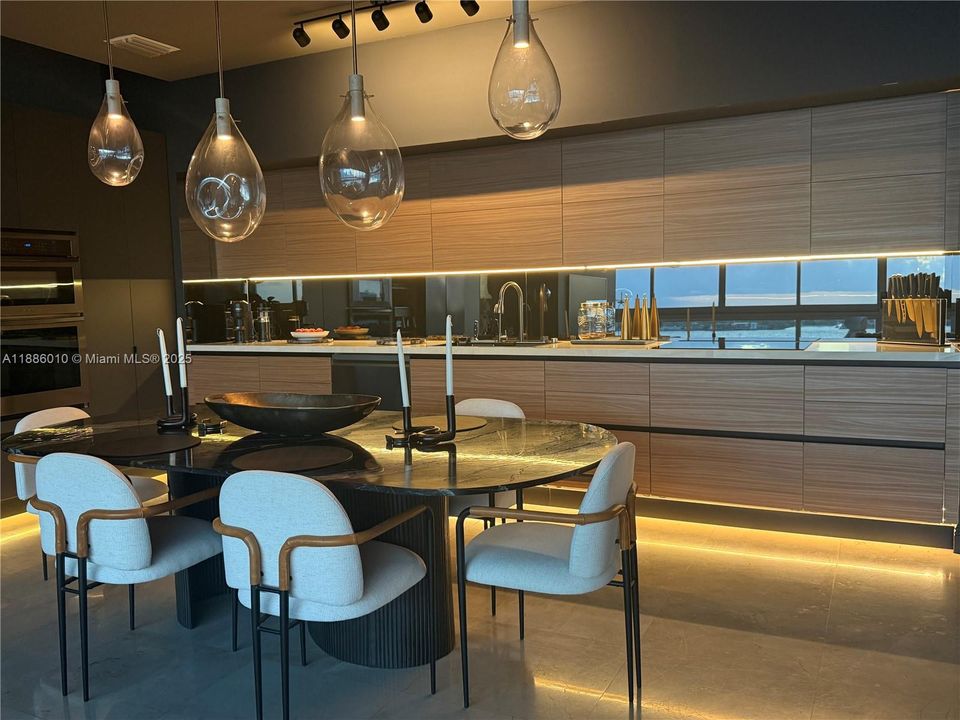 Vendido Recientemente: $1,150,000 (2 camas, 2 baños, 1815 Pies cuadrados)