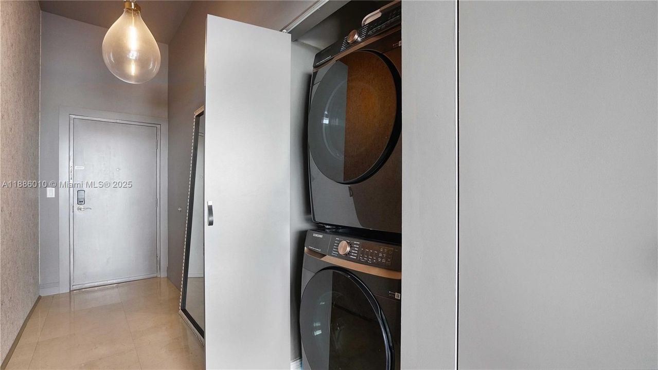 Vendido Recientemente: $1,150,000 (2 camas, 2 baños, 1815 Pies cuadrados)