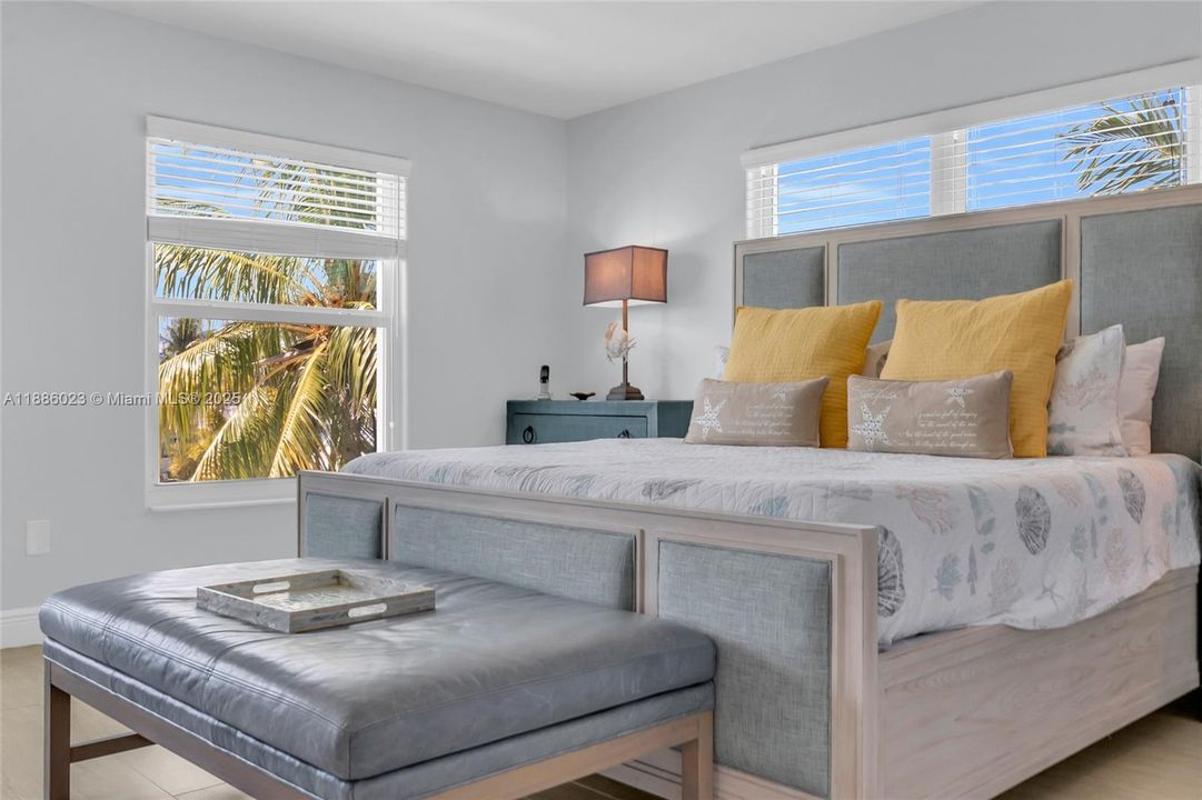 En Venta: $2,399,500 (4 camas, 3 baños, 2445 Pies cuadrados)