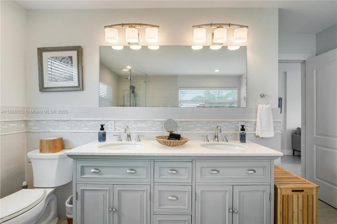 En Venta: $2,399,500 (4 camas, 3 baños, 2445 Pies cuadrados)