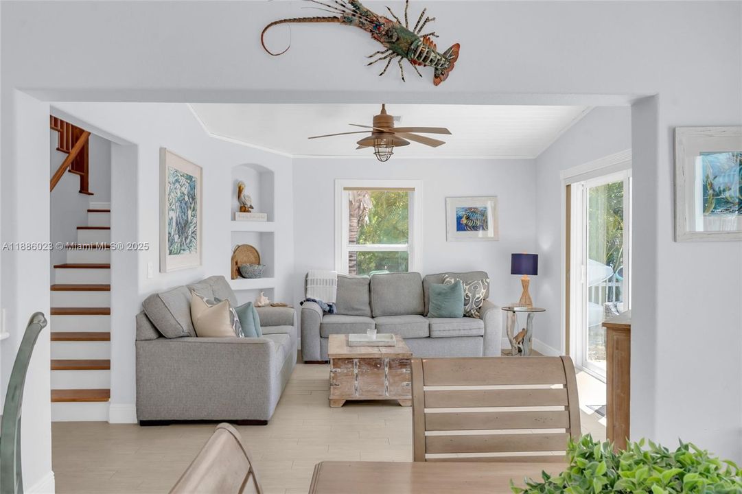 En Venta: $2,399,500 (4 camas, 3 baños, 2445 Pies cuadrados)