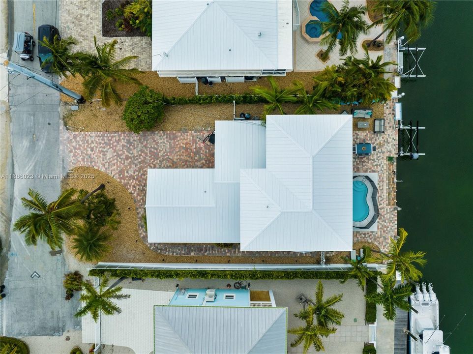 En Venta: $2,399,500 (4 camas, 3 baños, 2445 Pies cuadrados)