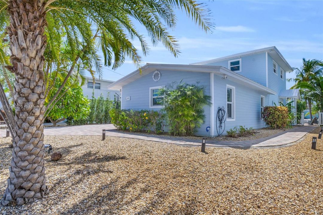 En Venta: $2,399,500 (4 camas, 3 baños, 2445 Pies cuadrados)