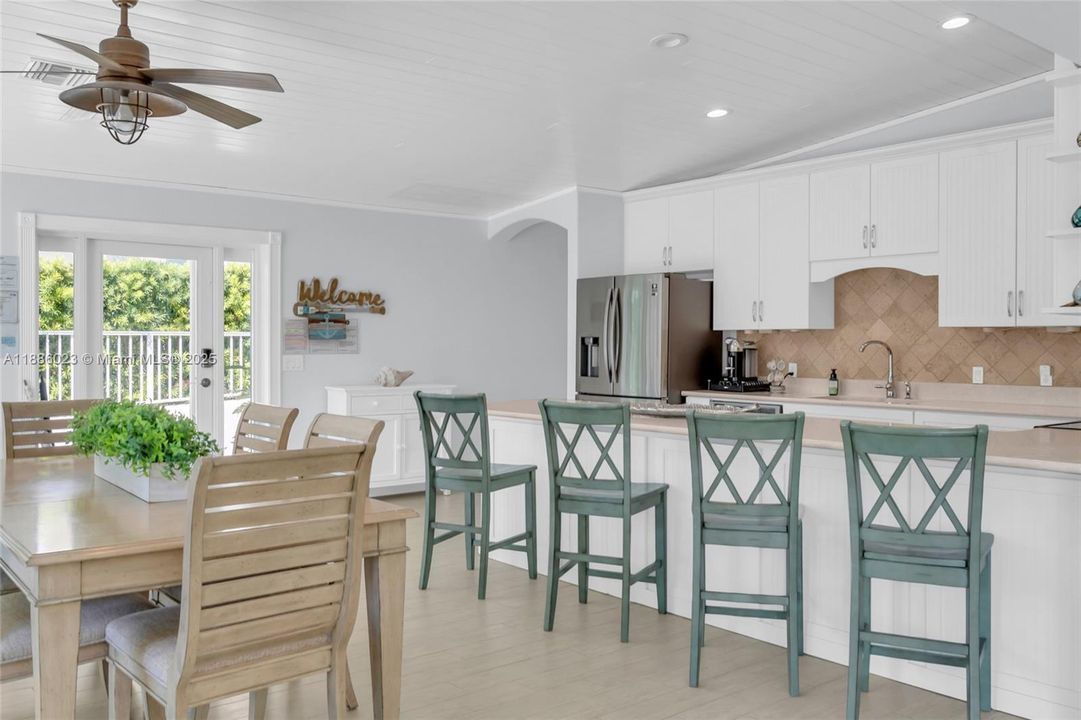 En Venta: $2,399,500 (4 camas, 3 baños, 2445 Pies cuadrados)