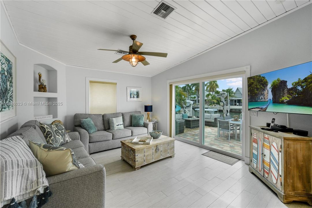 En Venta: $2,399,500 (4 camas, 3 baños, 2445 Pies cuadrados)