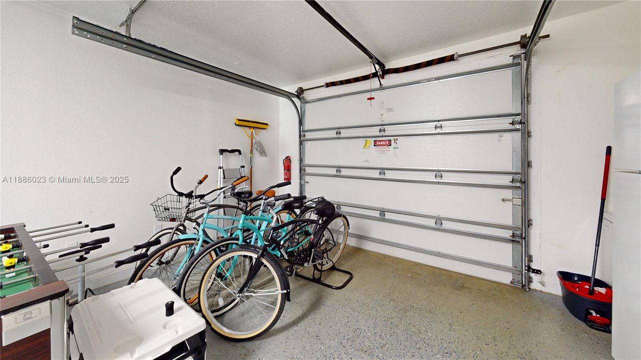 En Venta: $2,399,500 (4 camas, 3 baños, 2445 Pies cuadrados)