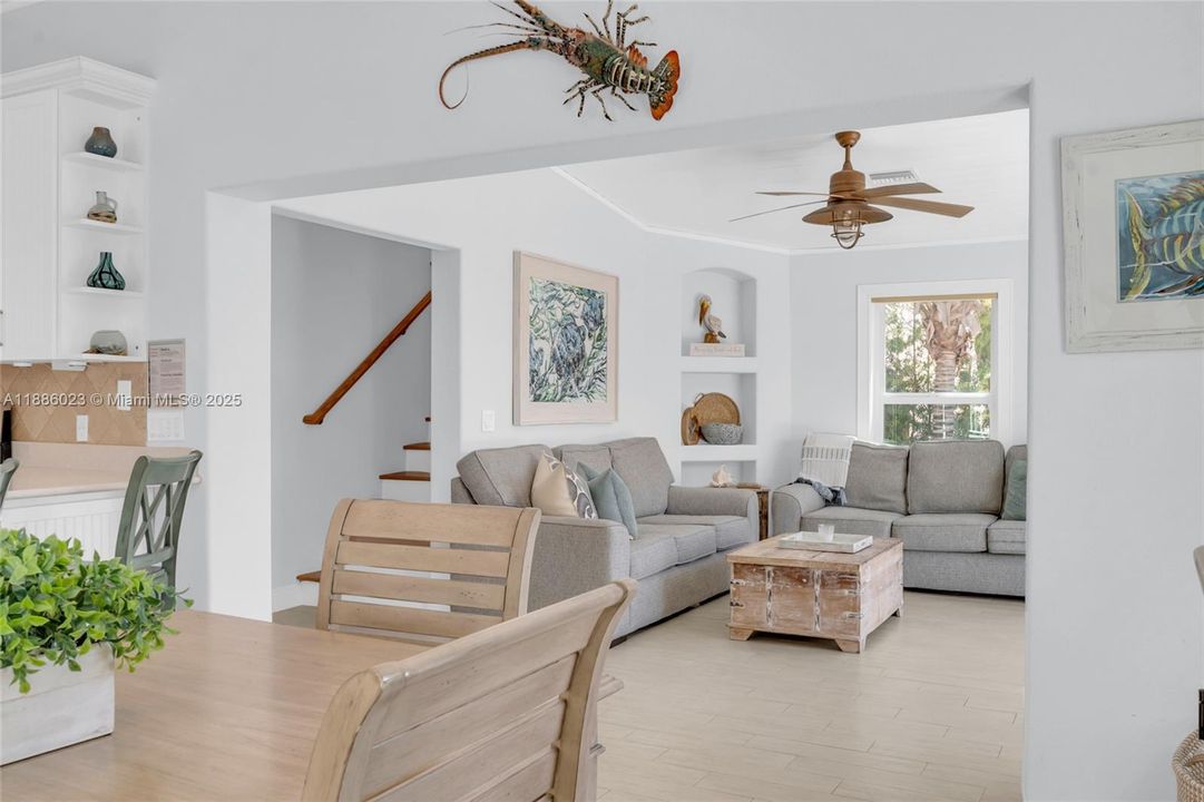 En Venta: $2,399,500 (4 camas, 3 baños, 2445 Pies cuadrados)