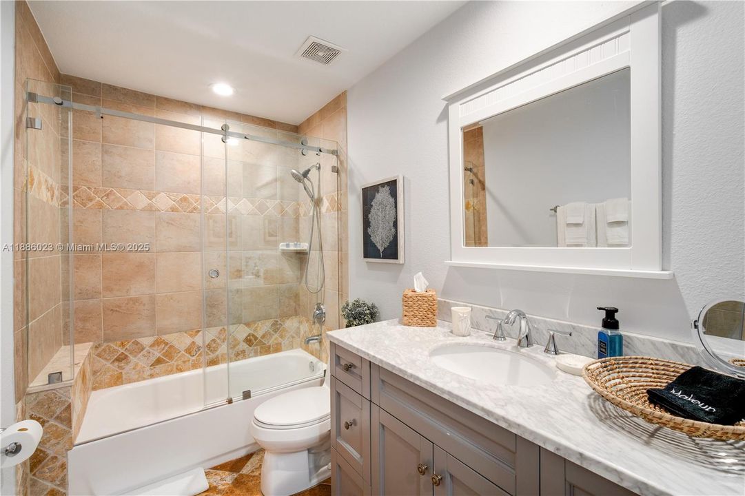 En Venta: $2,399,500 (4 camas, 3 baños, 2445 Pies cuadrados)