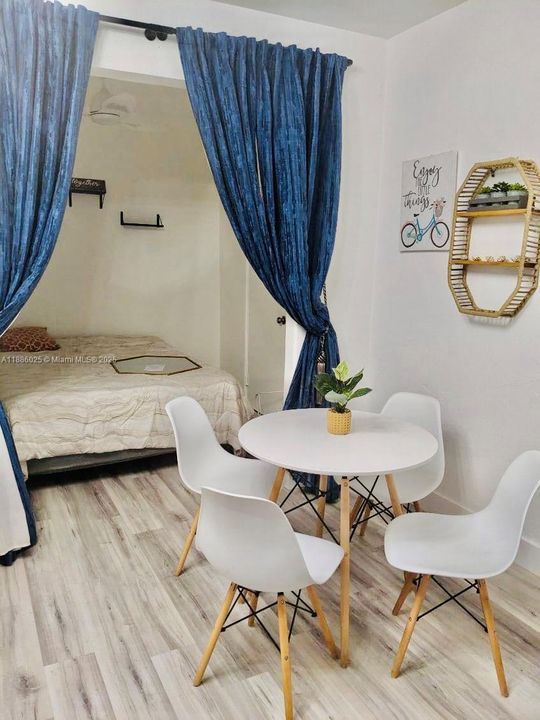 待售: $204,000 (1 贝兹, 1 浴室, 407 平方英尺)