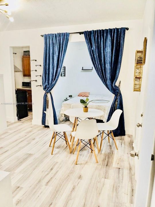 待售: $204,000 (1 贝兹, 1 浴室, 407 平方英尺)