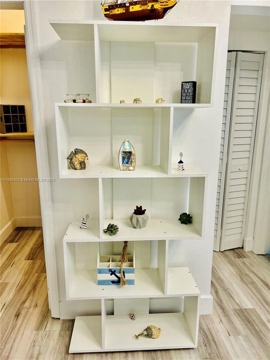 待售: $204,000 (1 贝兹, 1 浴室, 407 平方英尺)