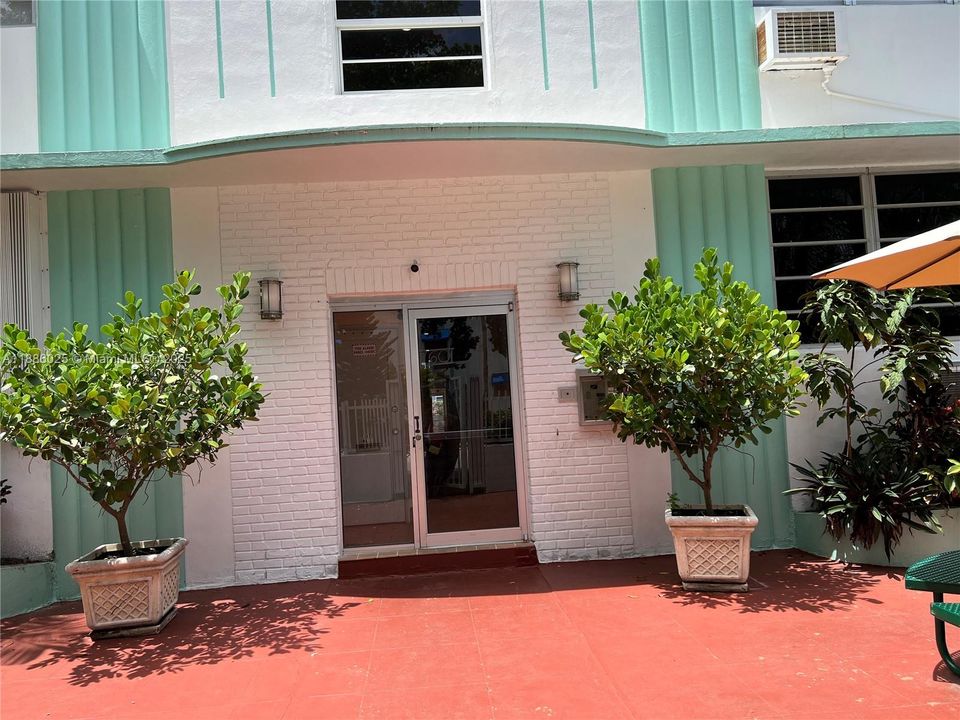 待售: $204,000 (1 贝兹, 1 浴室, 407 平方英尺)