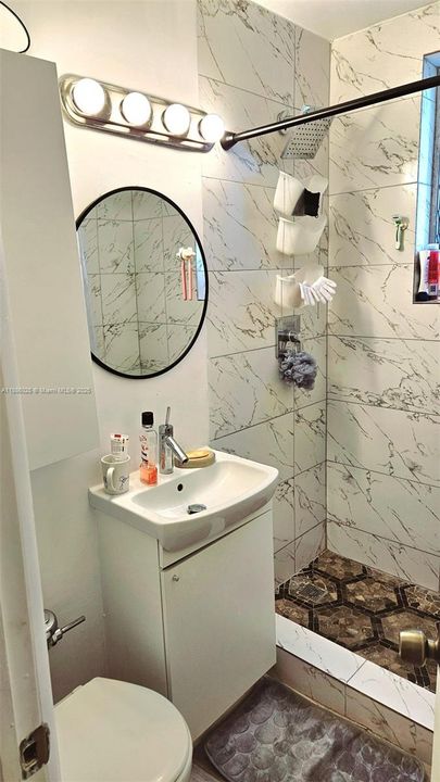 待售: $204,000 (1 贝兹, 1 浴室, 407 平方英尺)