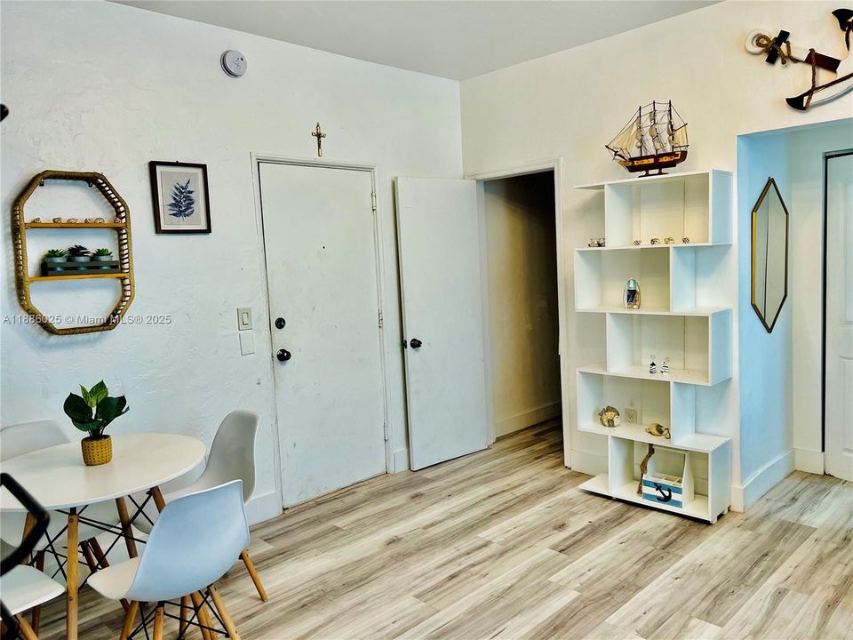 待售: $204,000 (1 贝兹, 1 浴室, 407 平方英尺)